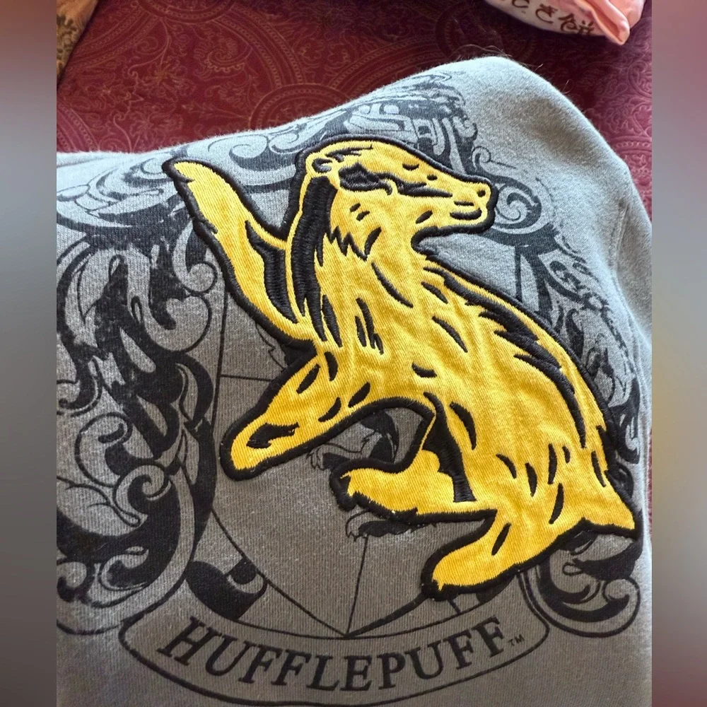 Universal Studios The Wizarding World of Harry Potter Hufflepuff Zip Up Jacket - Picture 8 of 9
